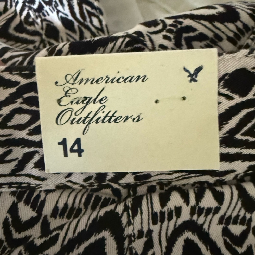 American Eagle shorts • NWT • Women’s size 14 - Picture 5 of 8